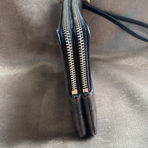 NWT Authentic Coach double zipper wristlet - Picture 4 of 8